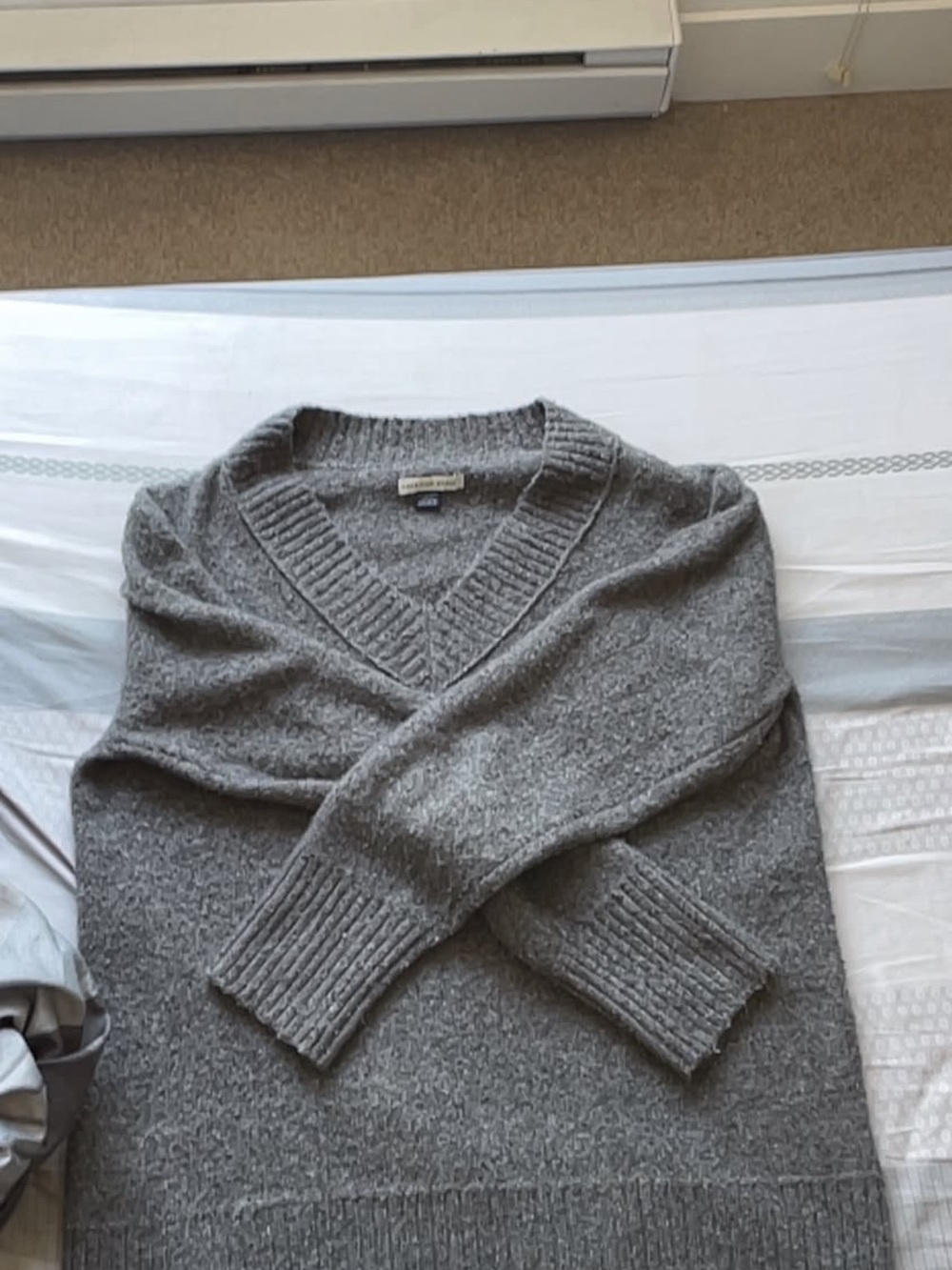 American Eagle Outfitters Gray V-Neck Scoop Sweater